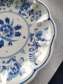 Listing 2 of 6 for 1978 Royal and hand painted Delft plate