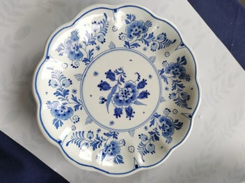 Listing 1 of 6 for 1978 Royal and hand painted Delft plate