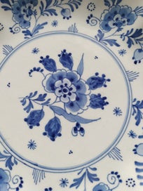 Listing 4 of 6 for 1978 Royal and hand painted Delft plate