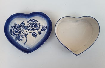 Listing 4 of 8 for *Vintage Carlton Ware blue flower heart trinket dish* VG cond!