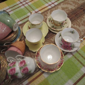 Listing 6 of 19 for Royal Albert. 75 Various Items In Total. A Motherlode Of Affordable Excellence.