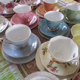 Listing 3 of 19 for Royal Albert. 75 Various Items In Total. A Motherlode Of Affordable Excellence.