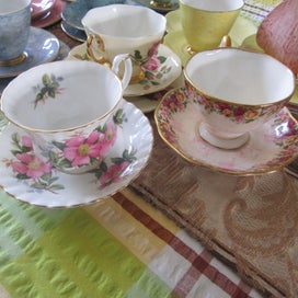 Listing 2 of 19 for Royal Albert. 75 Various Items In Total. A Motherlode Of Affordable Excellence.