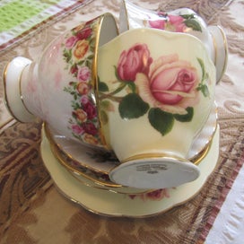Listing 10 of 19 for Royal Albert. 75 Various Items In Total. A Motherlode Of Affordable Excellence.