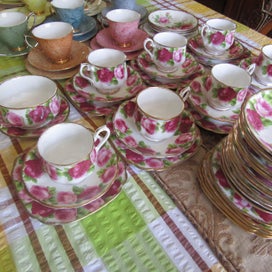 Listing 16 of 19 for Royal Albert. 75 Various Items In Total. A Motherlode Of Affordable Excellence.