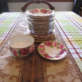 Listing 18 of 19 for Royal Albert. 75 Various Items In Total. A Motherlode Of Affordable Excellence.