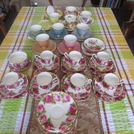 Listing 17 of 19 for Royal Albert. 75 Various Items In Total. A Motherlode Of Affordable Excellence.