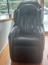Listing 3 of 5 for OSIM uDivineS Full-Body Massage Chair - Like-New