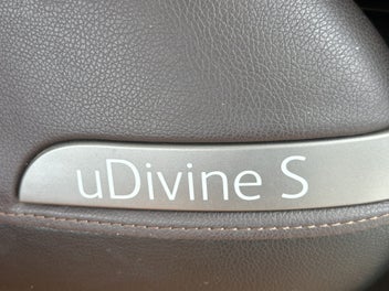 Listing 5 of 5 for OSIM uDivineS Full-Body Massage Chair - Like-New