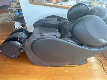 Listing 2 of 5 for OSIM uDivineS Full-Body Massage Chair - Like-New