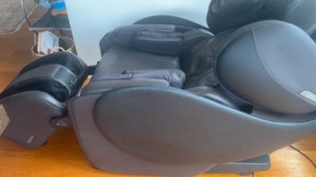 Listing 4 of 5 for OSIM uDivineS Full-Body Massage Chair - Like-New