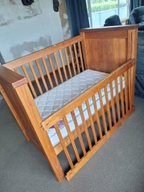 Listing 1 of 6 for Cot and blankets