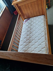 Listing 2 of 6 for Cot and blankets