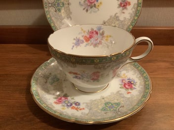 Listing 2 of 7 for INCREDIBLE SHELLY GEORGIAN TRIO SET