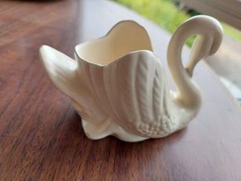 Listing 2 of 6 for Crown Lynn 154 Swan