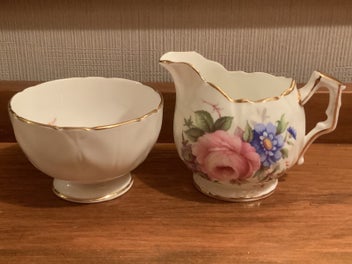 Listing 2 of 4 for BEAUTIFUL AYNSLEY FLORAL SMALL SUGAR & CREAMER SET