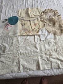 Listing 4 of 12 for Bulk listing of Linen, tablecloths, doilies etc