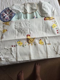 Listing 6 of 12 for Bulk listing of Linen, tablecloths, doilies etc