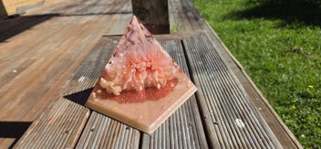Listing 7 of 12 for Resin Pyramid