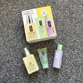 Listing 1 of 1 for New Clinique dramatically different moisturizing gel gift set