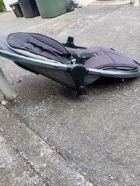 Listing 2 of 4 for Silver Cross Henley Special Edition Pram.