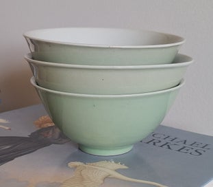 Listing 4 of 13 for <<< POTTERY (3) FOOTED BOWLS >>>