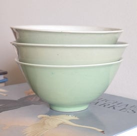 Listing 6 of 13 for <<< POTTERY (3) FOOTED BOWLS >>>