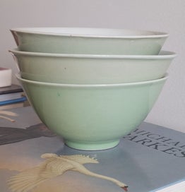 Listing 2 of 13 for <<< POTTERY (3) FOOTED BOWLS >>>