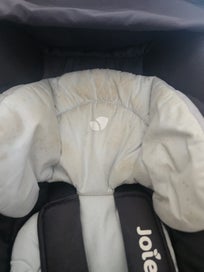 Listing 4 of 7 for Joie capsule and base