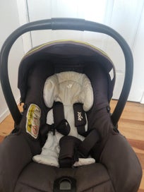 Listing 3 of 7 for Joie capsule and base