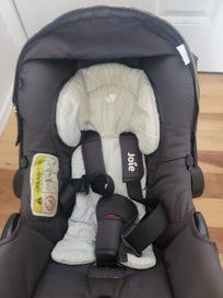 Listing 6 of 7 for Joie capsule and base