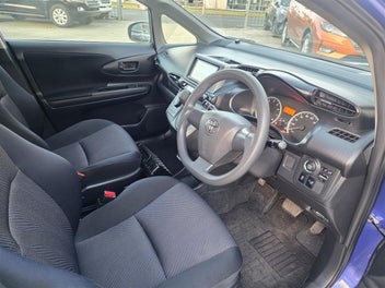 Toyota Wish 2012 photo 4