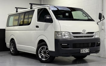 Toyota Regius 2009 photo 2