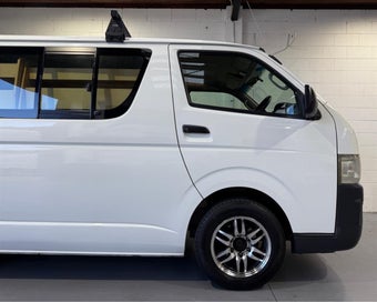 Toyota Regius 2009 photo 3