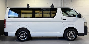 Toyota Regius 2009 photo 4