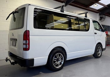 Toyota Regius 2009 photo 5