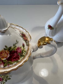 Listing 8 of 10 for Royal Albert “Old Country Roses” 43 piece Dinnerware Set