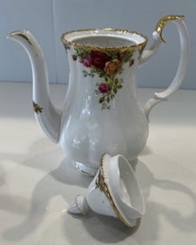 Listing 9 of 10 for Royal Albert “Old Country Roses” 43 piece Dinnerware Set