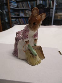 Listing 1 of 7 for BZ1 7032 - Hunca Munca Sweeping - Beswick Beatrix Potter Figurine