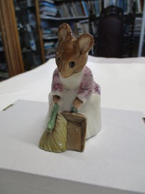 Listing 2 of 7 for BZ1 7032 - Hunca Munca Sweeping - Beswick Beatrix Potter Figurine