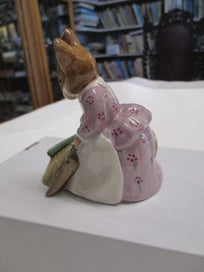 Listing 3 of 7 for BZ1 7032 - Hunca Munca Sweeping - Beswick Beatrix Potter Figurine