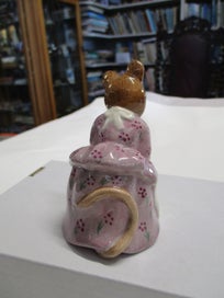 Listing 4 of 7 for BZ1 7032 - Hunca Munca Sweeping - Beswick Beatrix Potter Figurine