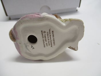 Listing 6 of 7 for BZ1 7032 - Hunca Munca Sweeping - Beswick Beatrix Potter Figurine