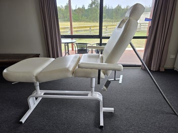 Listing 2 of 4 for Beautician Chair