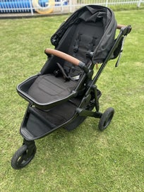 Listing 2 of 11 for Edwards and Co Pram and Carry Cot