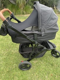 Listing 10 of 11 for Edwards and Co Pram and Carry Cot