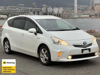 Toyota Prius Alpha 2013 photo 3