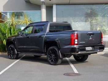 Mitsubishi Triton 2024 photo 3