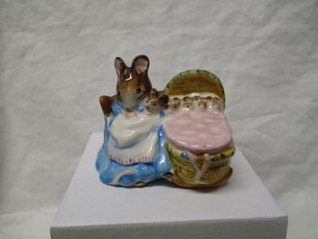 Listing 2 of 8 for BZ2 7164 - Hunca Munca - Beswick Beatrix Potter Figurine