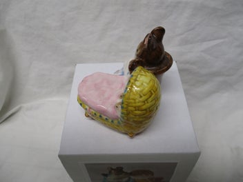 Listing 4 of 8 for BZ2 7164 - Hunca Munca - Beswick Beatrix Potter Figurine